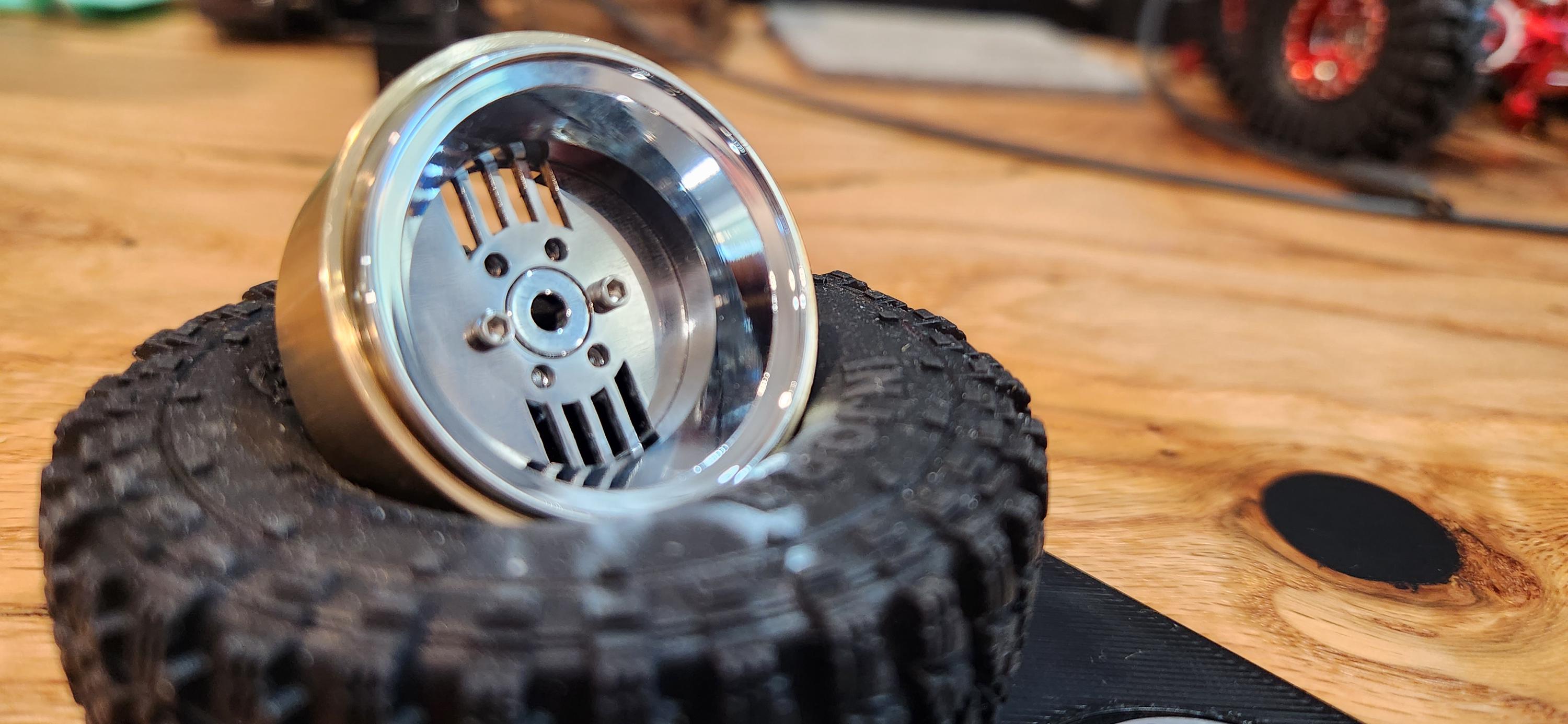 Stainless DiscArt-V1 1.3" Wheel Insert